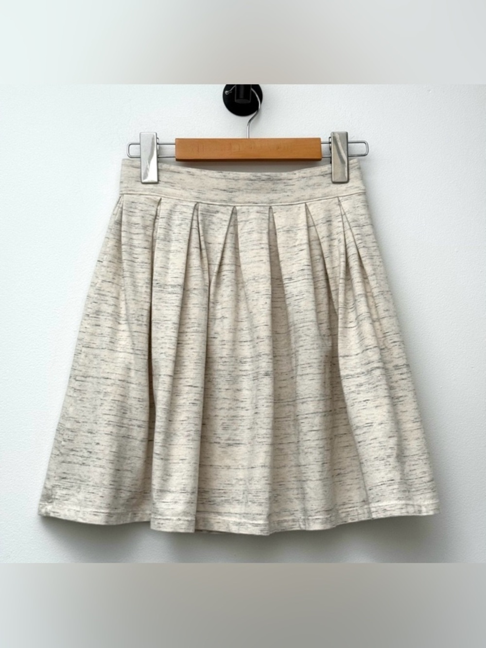 Aritzia Talula Ivory Heathered Pleated Skater Jersey Mini  Skirt XXS